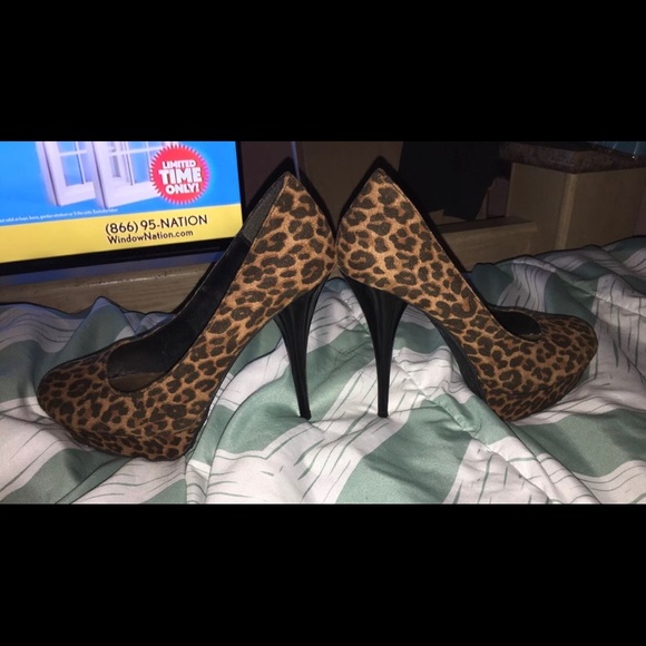 Candies Cheetah Platform Pumps Heels Size 8.5 - Picture 2 of 4
